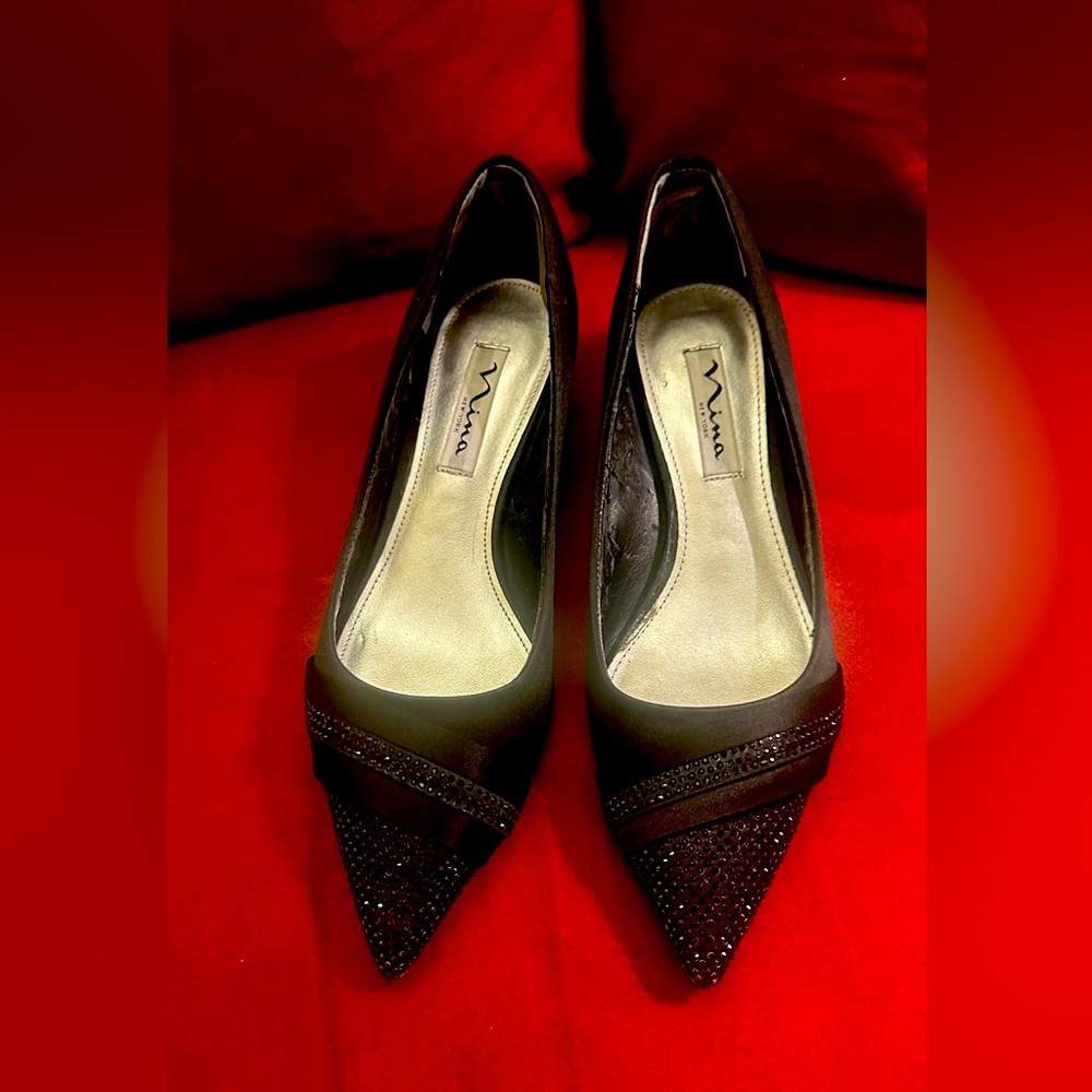 Black satin kitten heels Nina New York Size 6.5